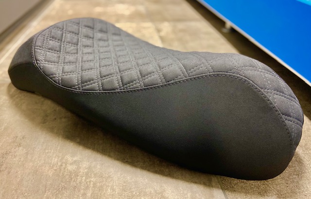 Team Stadler Sportsitz mit Gelkissen für Vespa GTS / GTV 125/300/310 HPE & RST - Bestickung: dunkelanthrazit