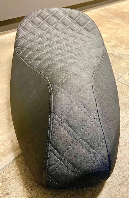 Team Stadler Sportsitz mit Gelkissen für Vespa GTS / GTV 125/300/310 HPE & RST - Bestickung: dunkelanthrazit