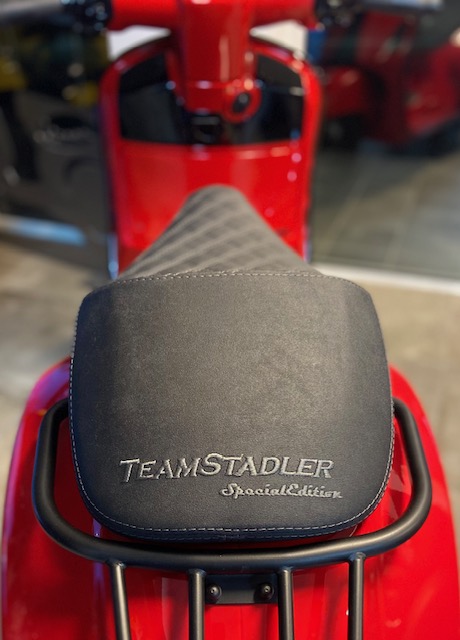 Team Stadler Sportsitz mit Gelkissen für Vespa GTS / GTV 125/300/310 HPE & RST - Bestickung: dunkelanthrazit